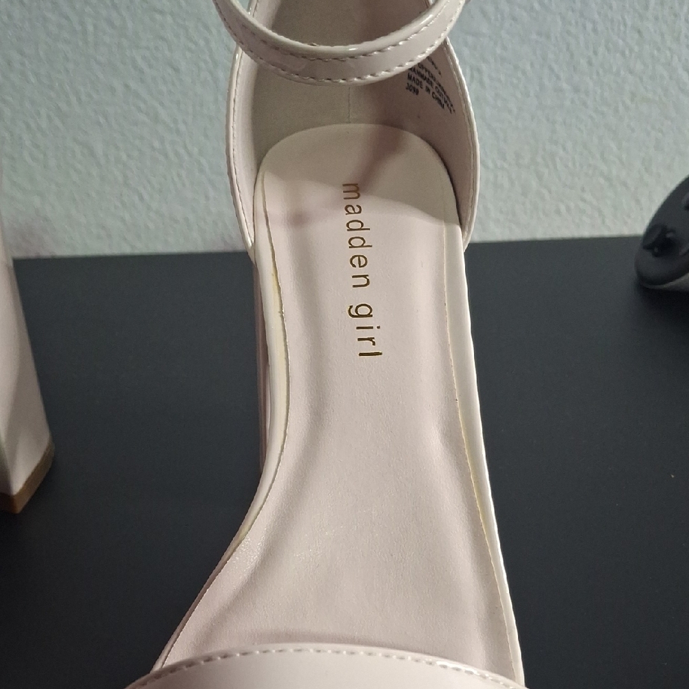 Steve Madden Girl Cream Strappy Heels - Picture 3 of 5